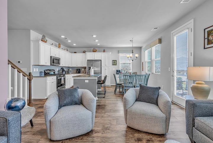 Stylish Beach Retreat | Close To Everything | 4bed - Myrtle Beach