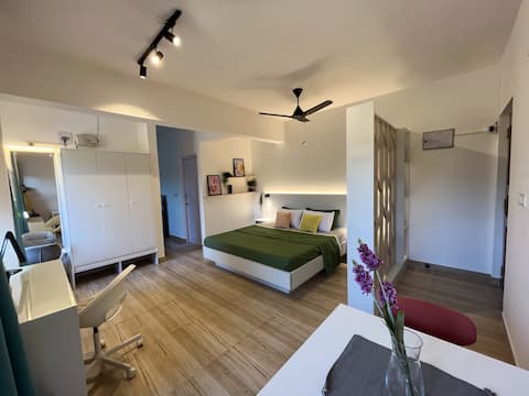 1.5km from Beach · Fast Wifi · Squeaky Clean · AC