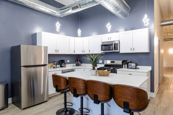 The Michigan Suite | 6BR Luxury Loft in South Loop gallery image 2