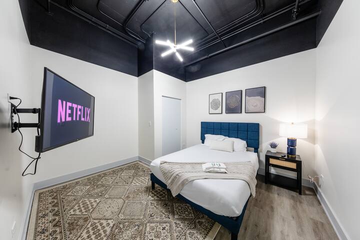 The Michigan Suite | 6BR Luxury Loft in South Loop gallery image 4