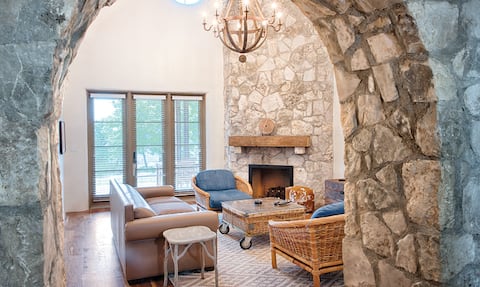 Prez Suite / Rustic Getaway