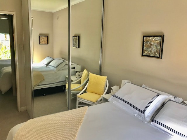 Hoofdslaapkamer met comfortabel queensize bed