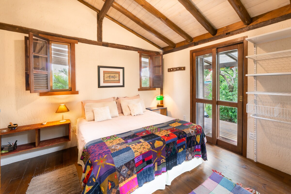 غرفة نومنا المريحة مع سطح الحديقة