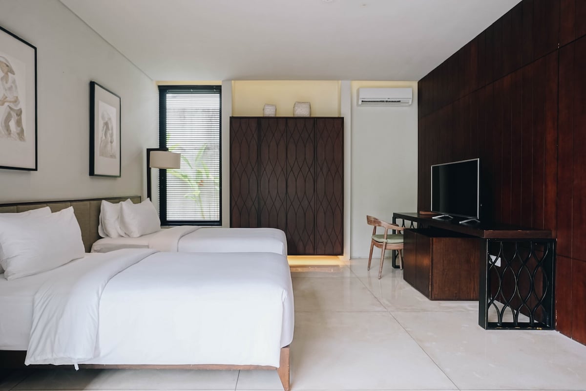 Villa in South Kuta · 3 bedrooms · 3 beds · 3 private baths, comparable Airbnb