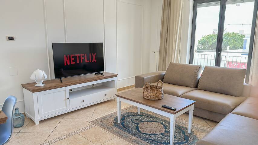 Central spacious apartment 10 min from the beach gallery image 3