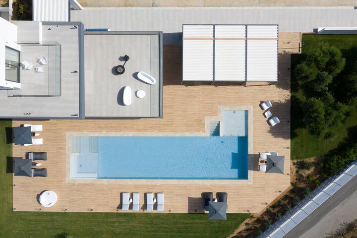 Aesthea Villa, 2Pools, Spa & Close to the beach gallery image 2