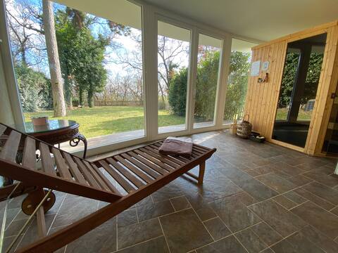 Hilltop Wellness Villa- garden, sauna, champagne bath