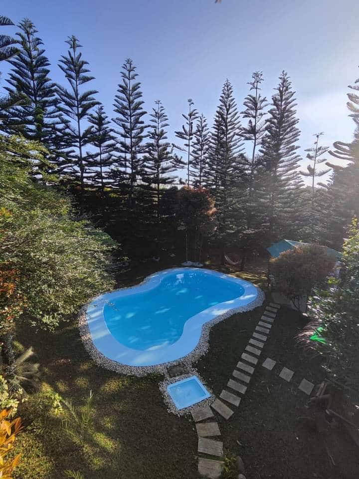 Cozy Tagaytay cabin with shared heated pool Bed and breakfasts for