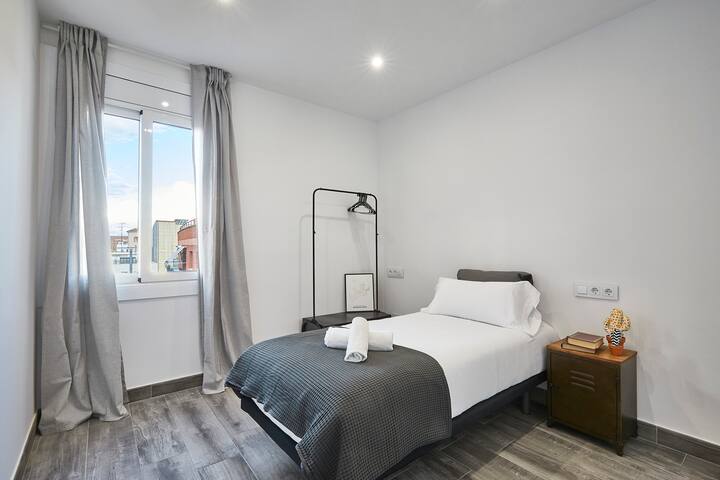 BBarcelona FIRA V Superior Flat gallery image 4