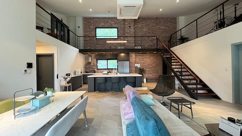 A modern and cozy haven in the style of Newport Beach in Cheoin-gu, Yongin