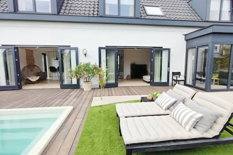 15mins to AMS | Free Parking | Pool | Garden | A/C