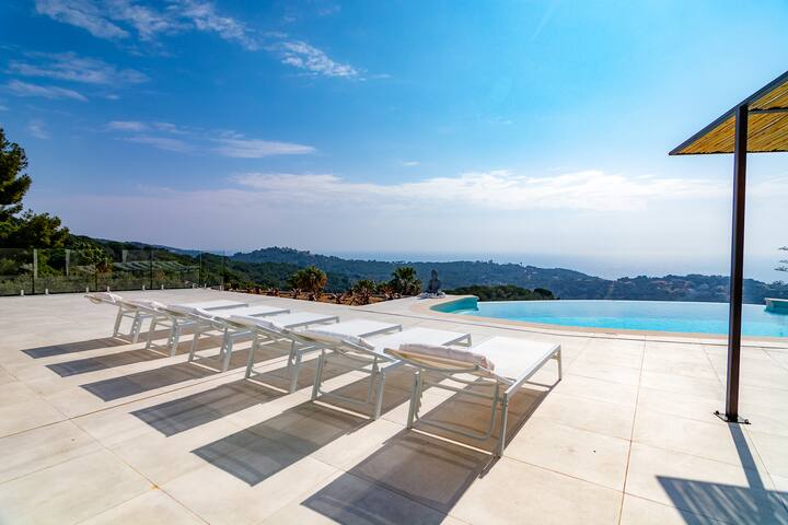 CoastalVillas – Villa Coco, stunning sea views! gallery image 5