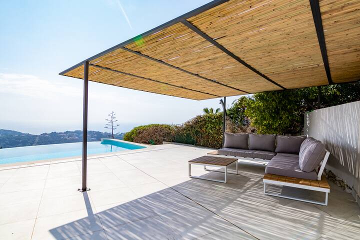 CoastalVillas – Villa Coco, stunning sea views! gallery image 4