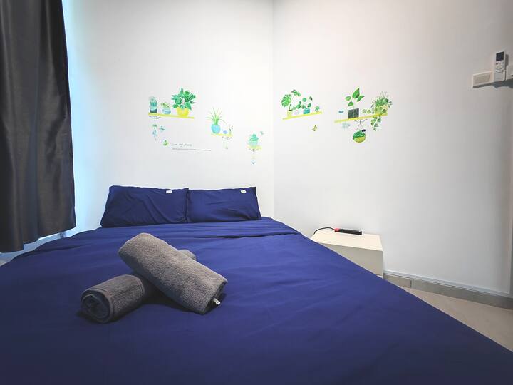 ห้องนอนที่ 3 พร้อมเตียงควีนไซส์ 1 เตียง 