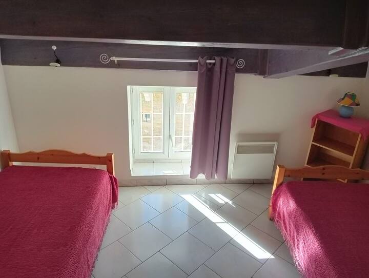 Საძინებელი ორი 90 საწოლით