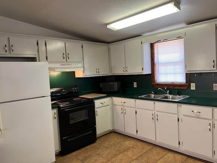 Professional’s Farmhouse Houses for Rent in Pembroke, North Carolina