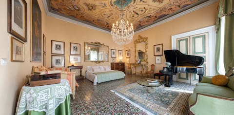 Annuncio Airbnb popolare: Dimora Leone, large historic apartment in Lucca a Lucca