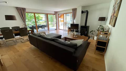 Beautiful apartment by the lake with sauna & hot tub