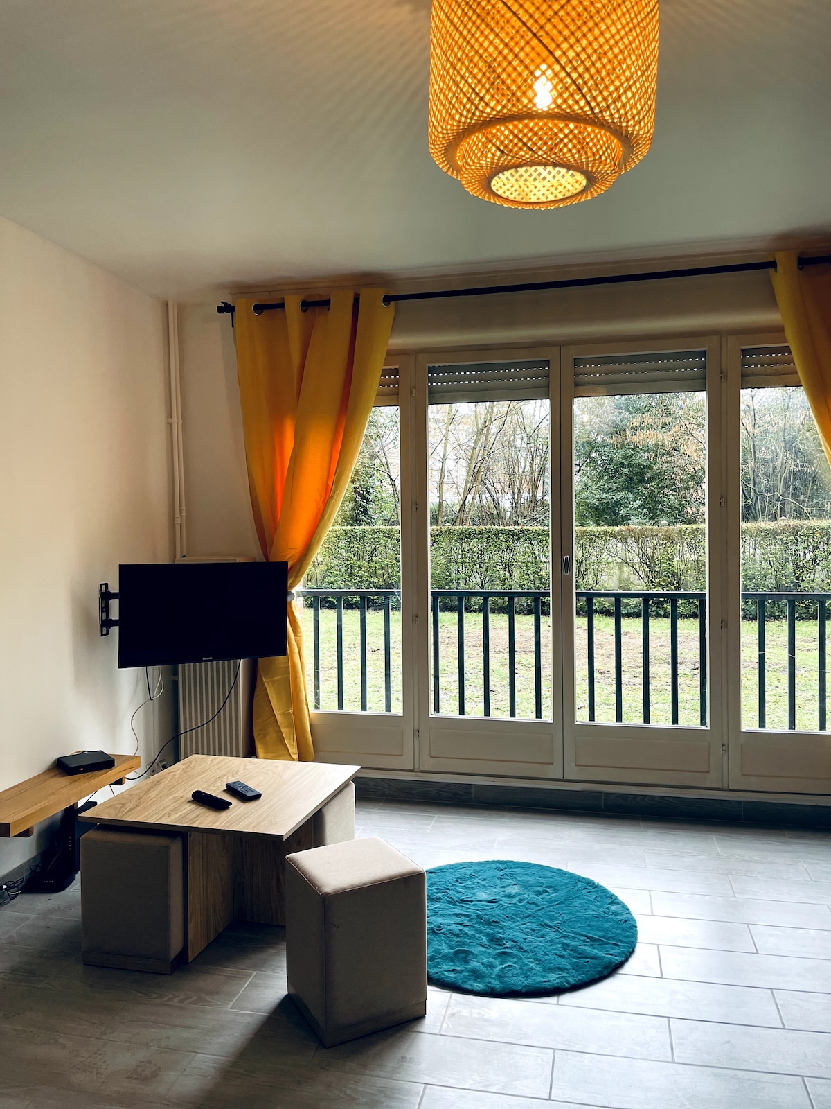 Top performing Airbnb: Cozy Cambrai studio with private parking in Cambrai