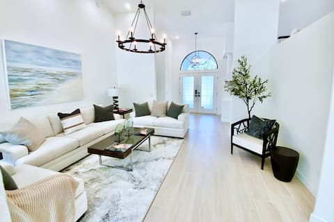 WEC, HITS, Golf, Pets, Pool- Luxury Designer Villa