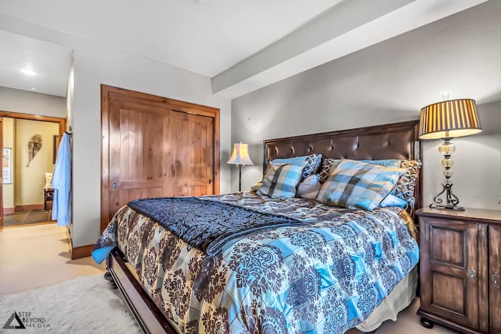 Large Junior Suite with en suite bathroom