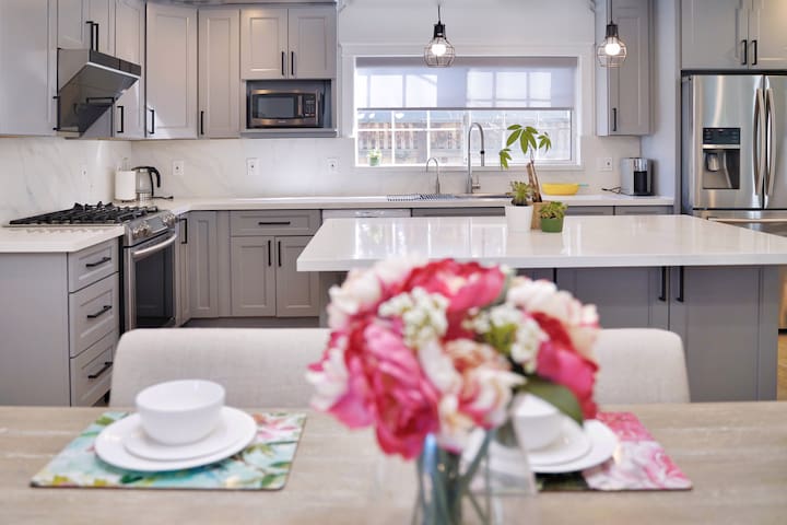 Beauty House near Apple Googl Harker Netflix