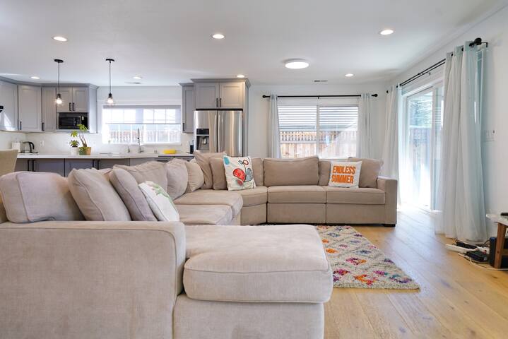 Beauty House near Apple Googl Harker Netflix gallery image 3