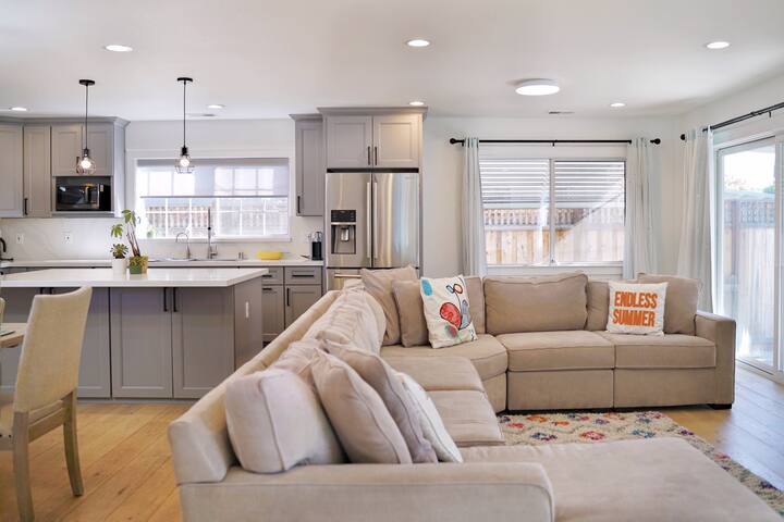 Beauty House near Apple Googl Harker Netflix gallery image 5