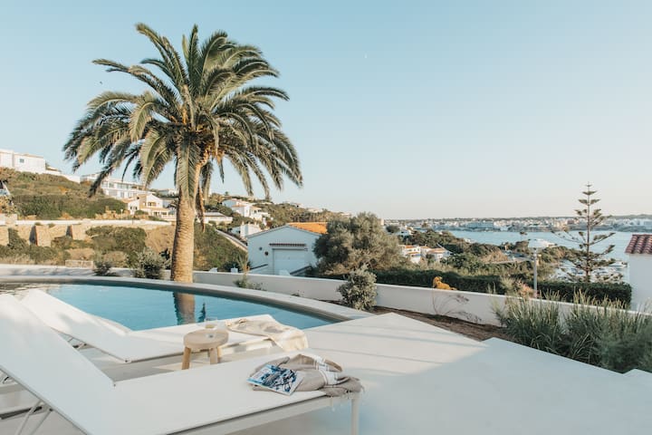 Stunning Villa with sea view