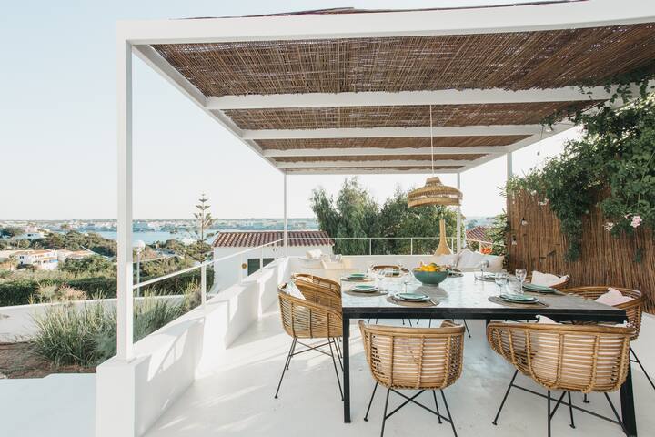 Stunning Villa with sea view gallery image 5