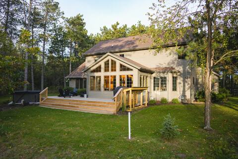 Lakes and Links Luxury Retreat