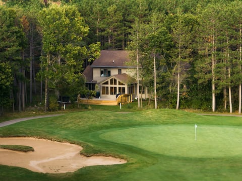 Lakes and Links Luxury Retreat