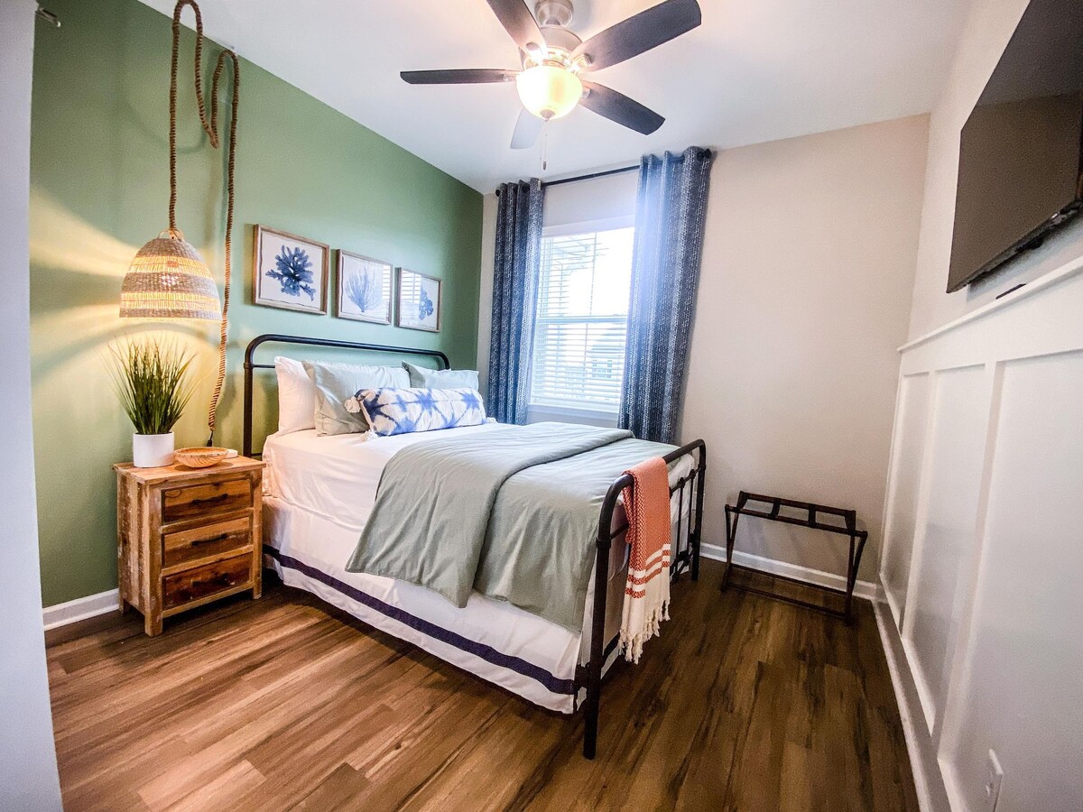 Dhomë gjumi e qetë në katin e tretë me televizor inteligjent 45"