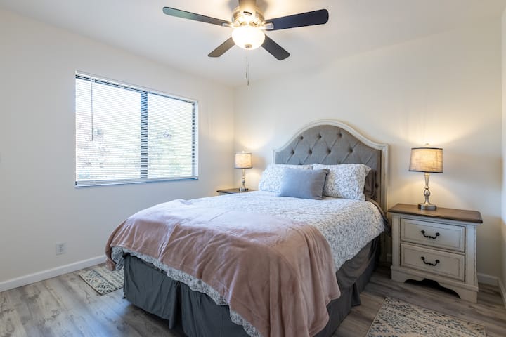 Guest Bedroom #1 (Queen Bed)