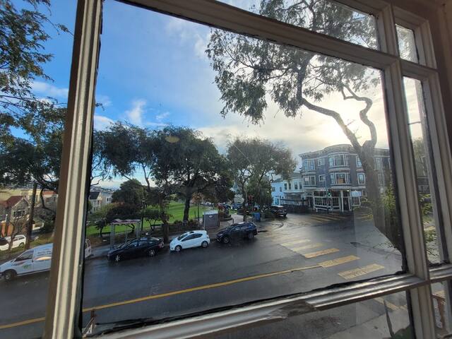 Perfect Corp 4BR 5Bed Victorian – Safe &Convenient gallery image 3