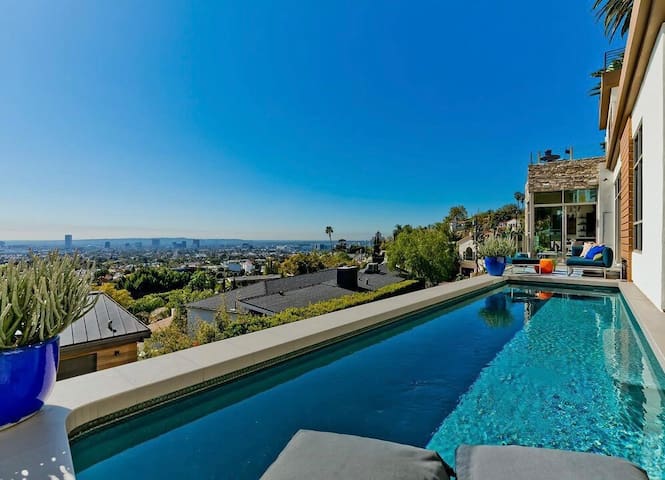 New 3Bd RH Modern Sunset Strip View home~Pool/Spa