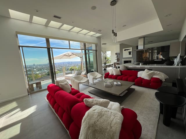 New 3Bd RH Modern Sunset Strip View home~Pool/Spa gallery image 2