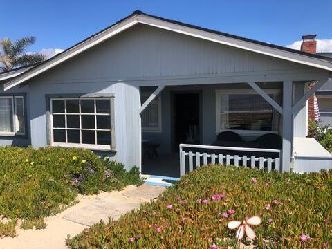 Carpinteria Vintage Cottage on the sand