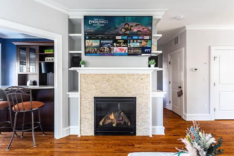 3 min walk to town! COZY Fireplace & Organic beds!