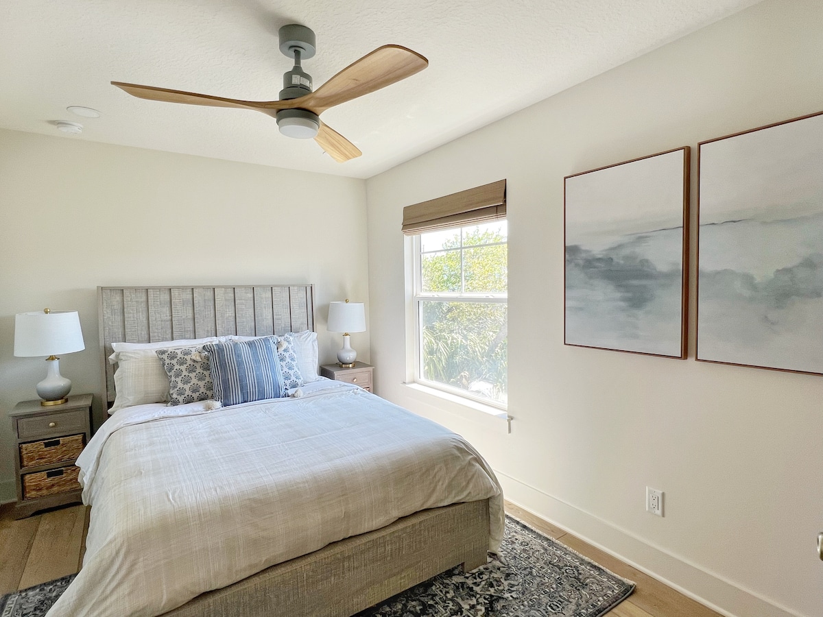 Bedroom #4
Queen bed