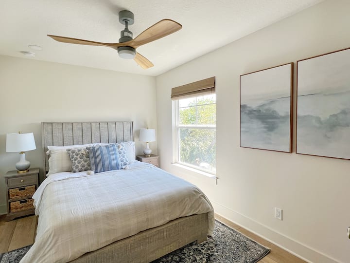 Bedroom #4
Queen bed