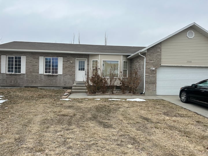 Spacious 5 Bedroom Home - Lehi, UT