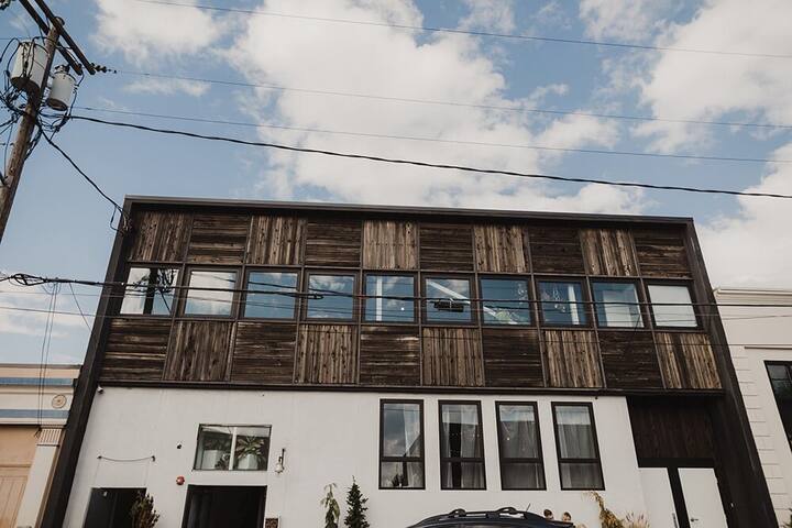 Modern Loft Living in Central SE PDX gallery image 4