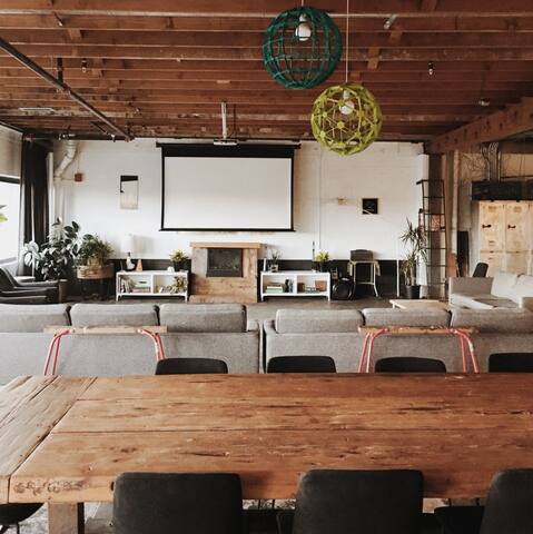 Modern Loft Living in Central SE PDX gallery image 2