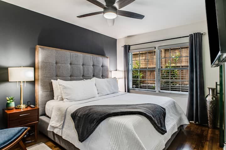 Camera da letto✹ principale: letto king-size, tonalità di colore terroso, smart TV, tablet digitale, cabina armadio

✔ Tende oscuranti
✔ Cuscini e coperte
Extra✔ Steamer 