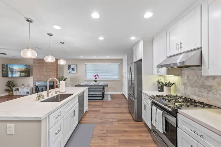 Remodeled Home w/ Pool Table, King Bed, Parking gallery image 2