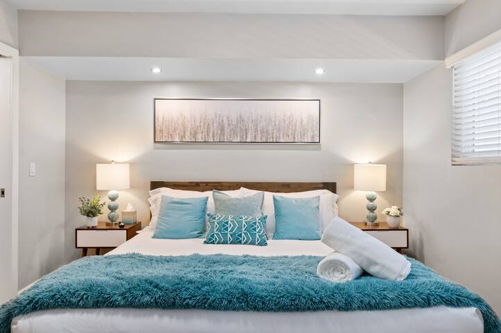 Remodeled Home w/ Pool Table, King Bed, Parking gallery image 5