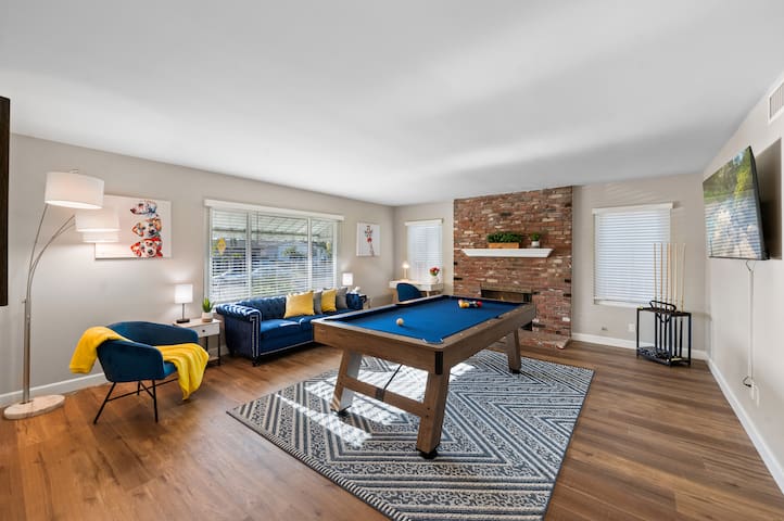 Remodeled Home w/ Pool Table, King Bed, Parking