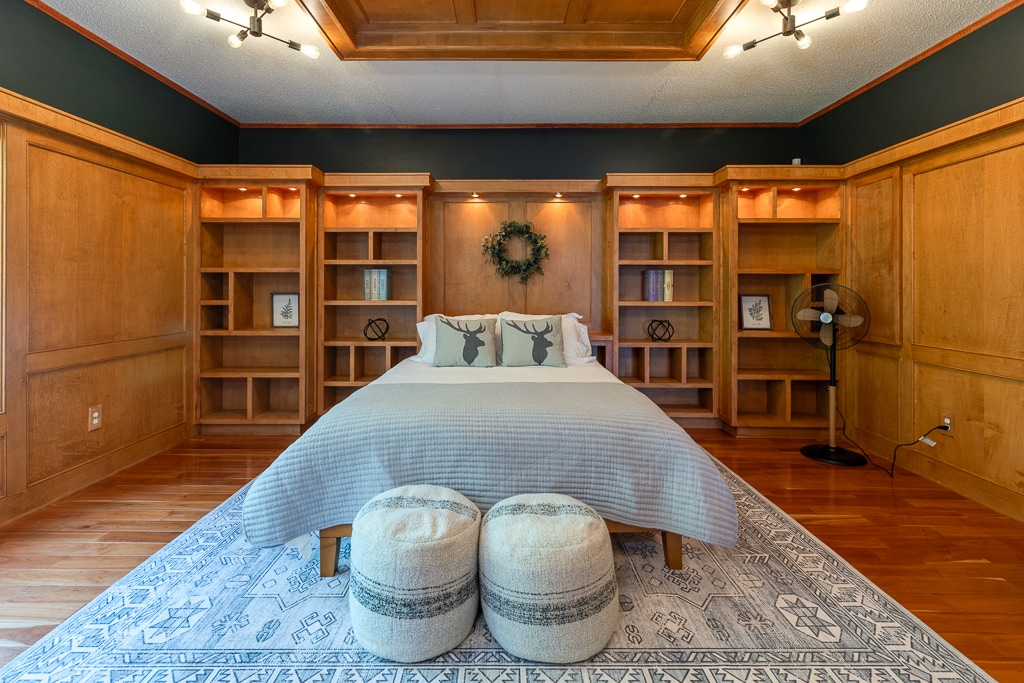 Slaapkamer op de begane grond - een koningin en twee eenpersoonsbedden