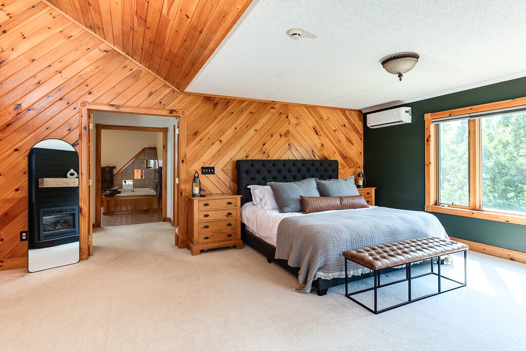 Bovenste verdieping - hoofdslaapkamer 